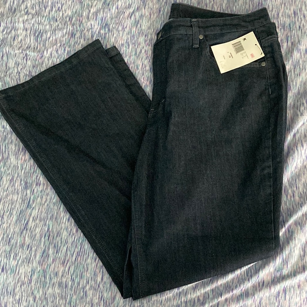 NWT Jaclyn Smith bootcut jeans
